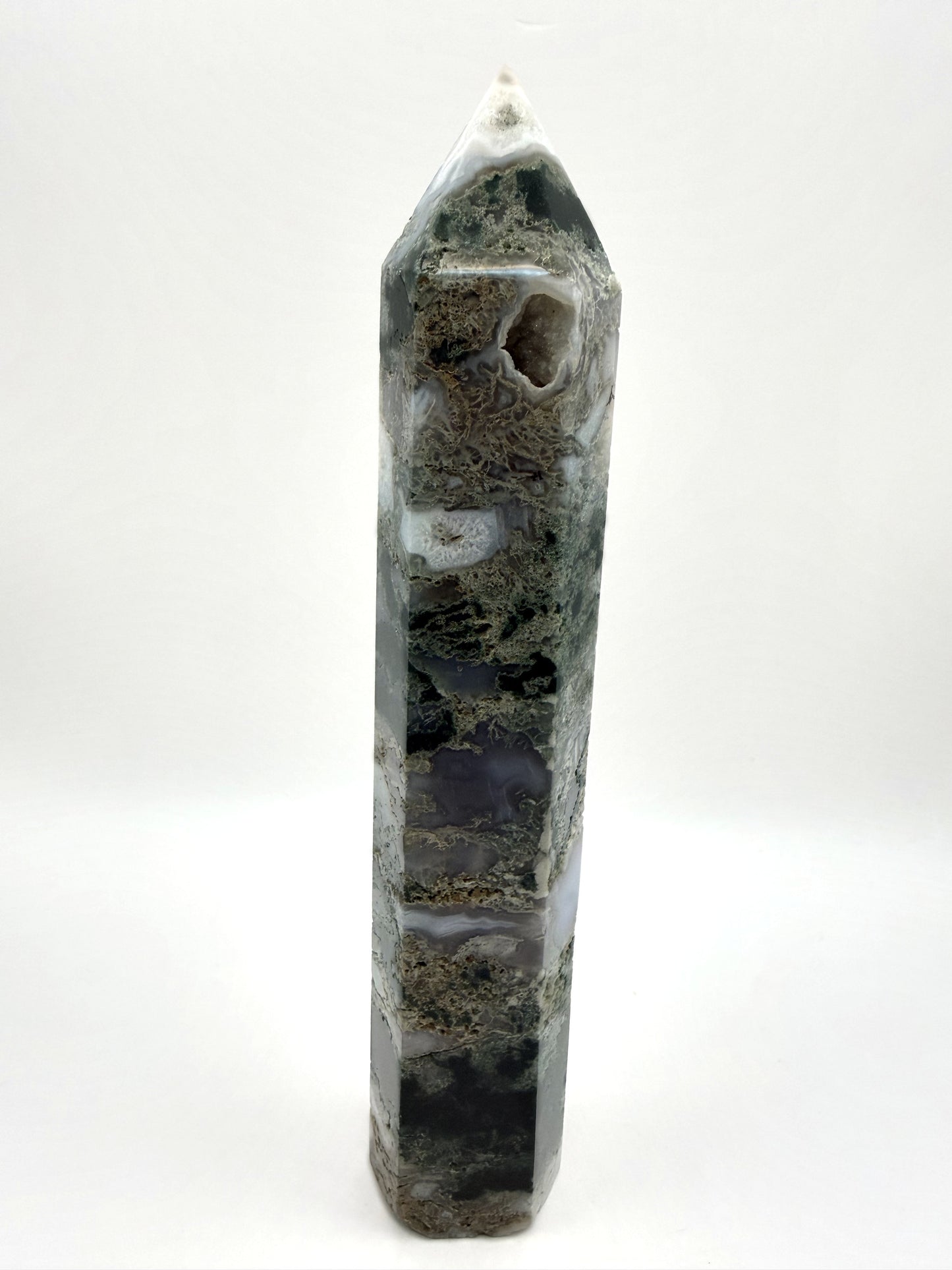 Moss agate tower, green dendritic garden stone