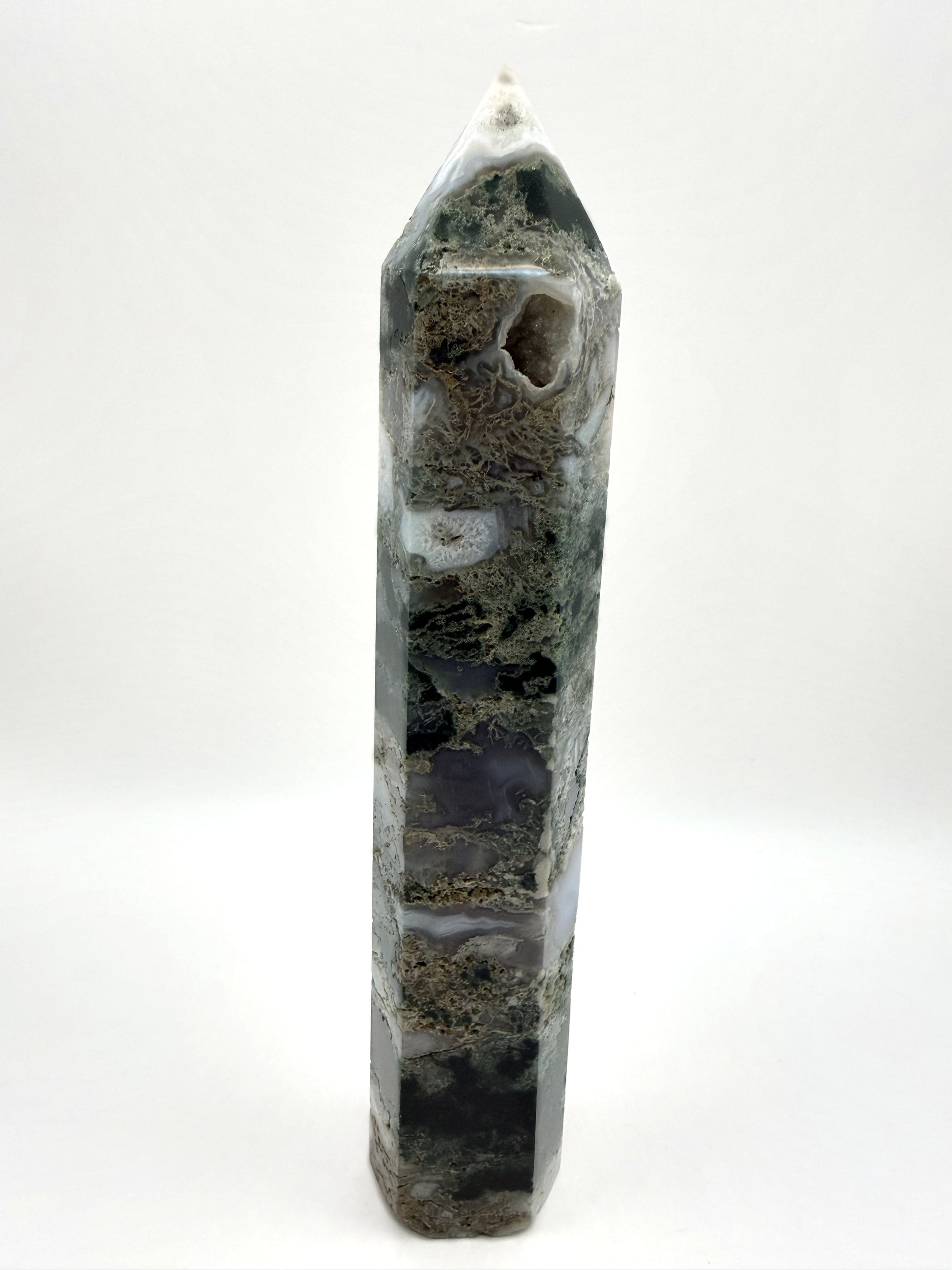 Moss agate tower, green dendritic garden stone