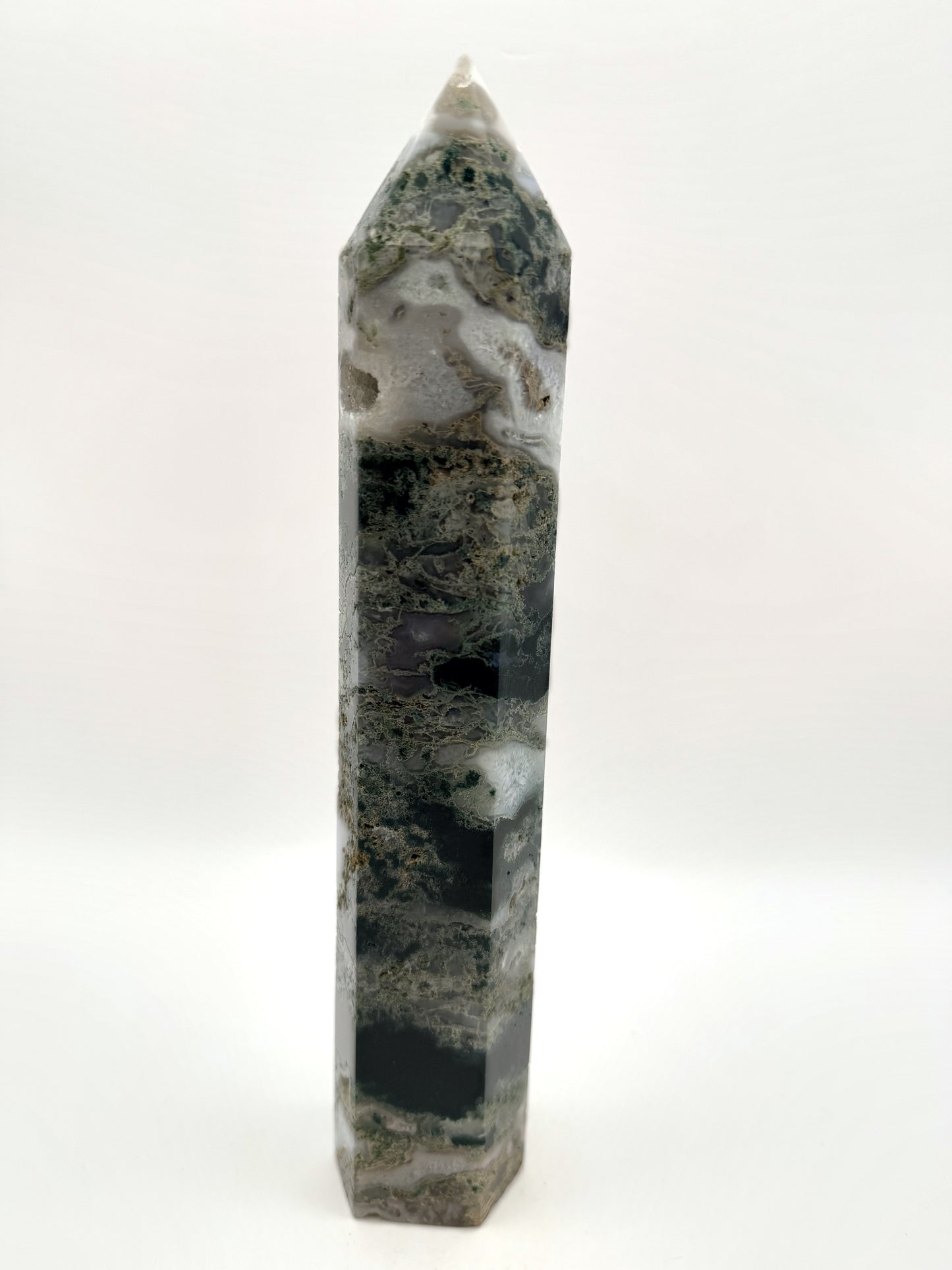 Moss agate tower, green dendritic garden stone