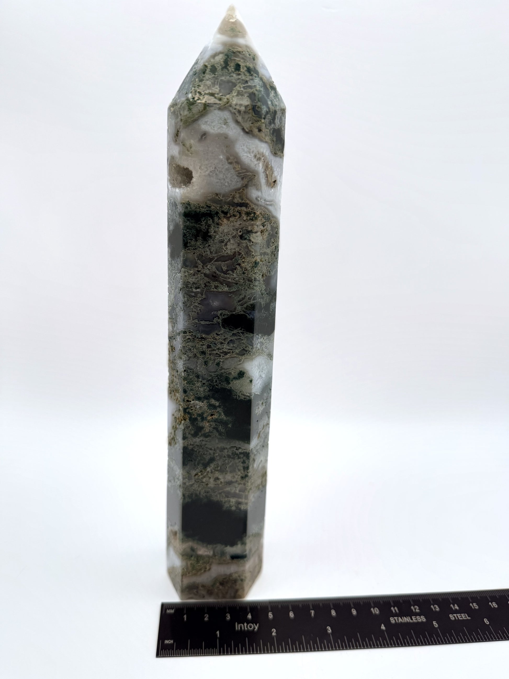 Moss agate tower, green dendritic garden stone
