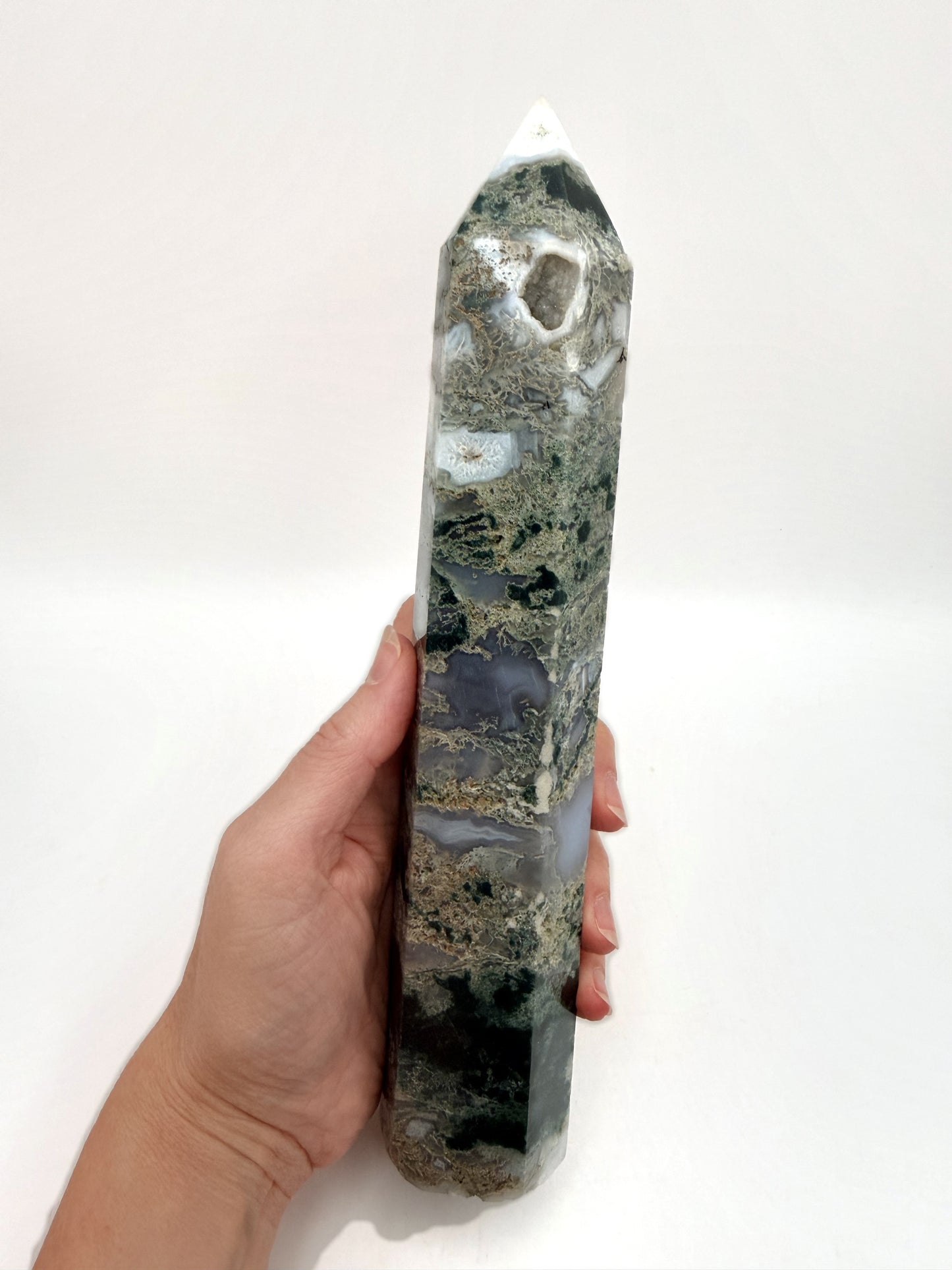 Moss agate tower, green dendritic garden stone
