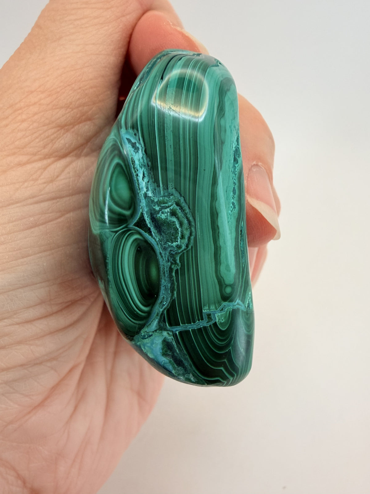 05-in-hand-edge.jpg
