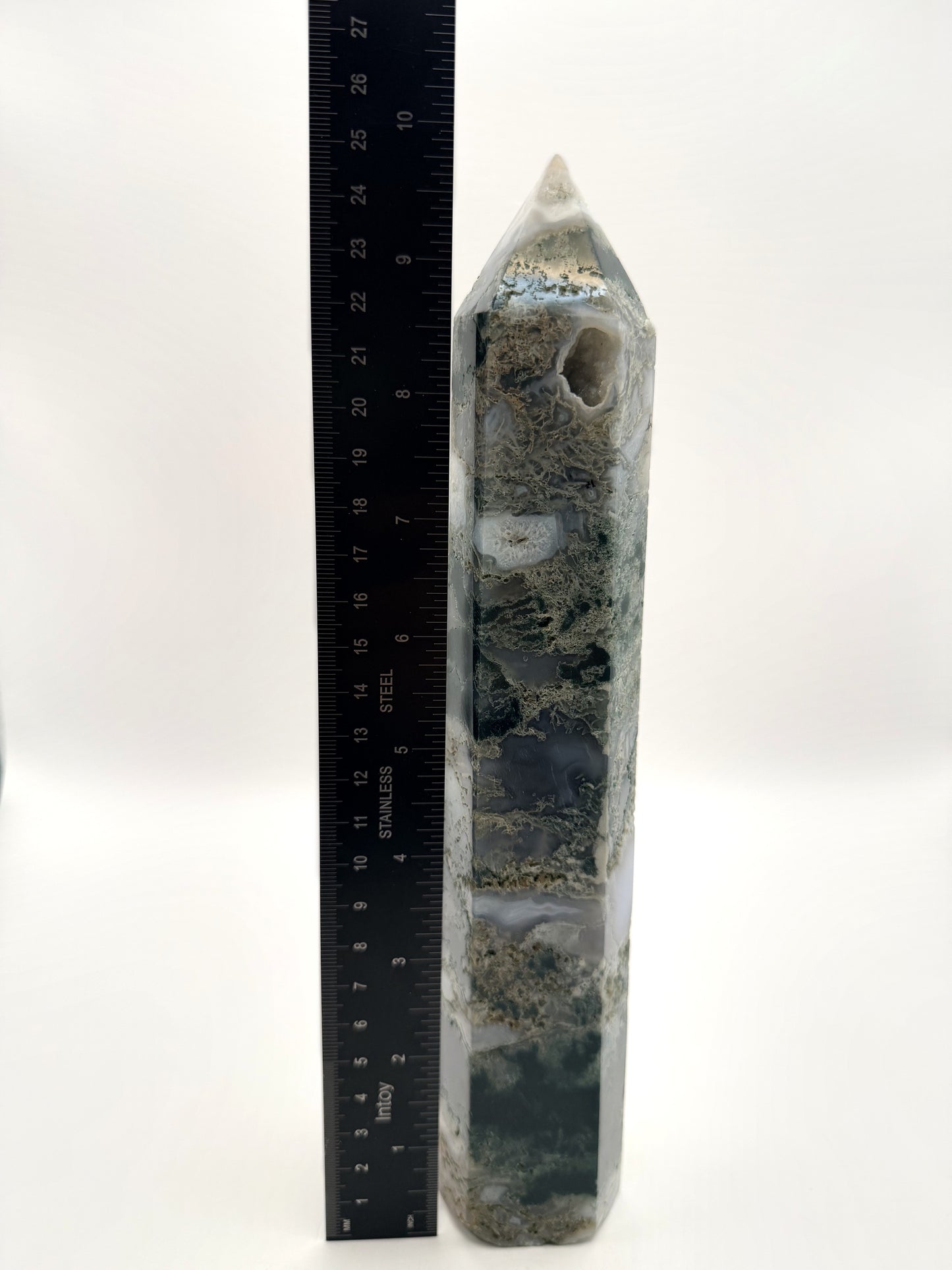 Moss agate tower, green dendritic garden stone
