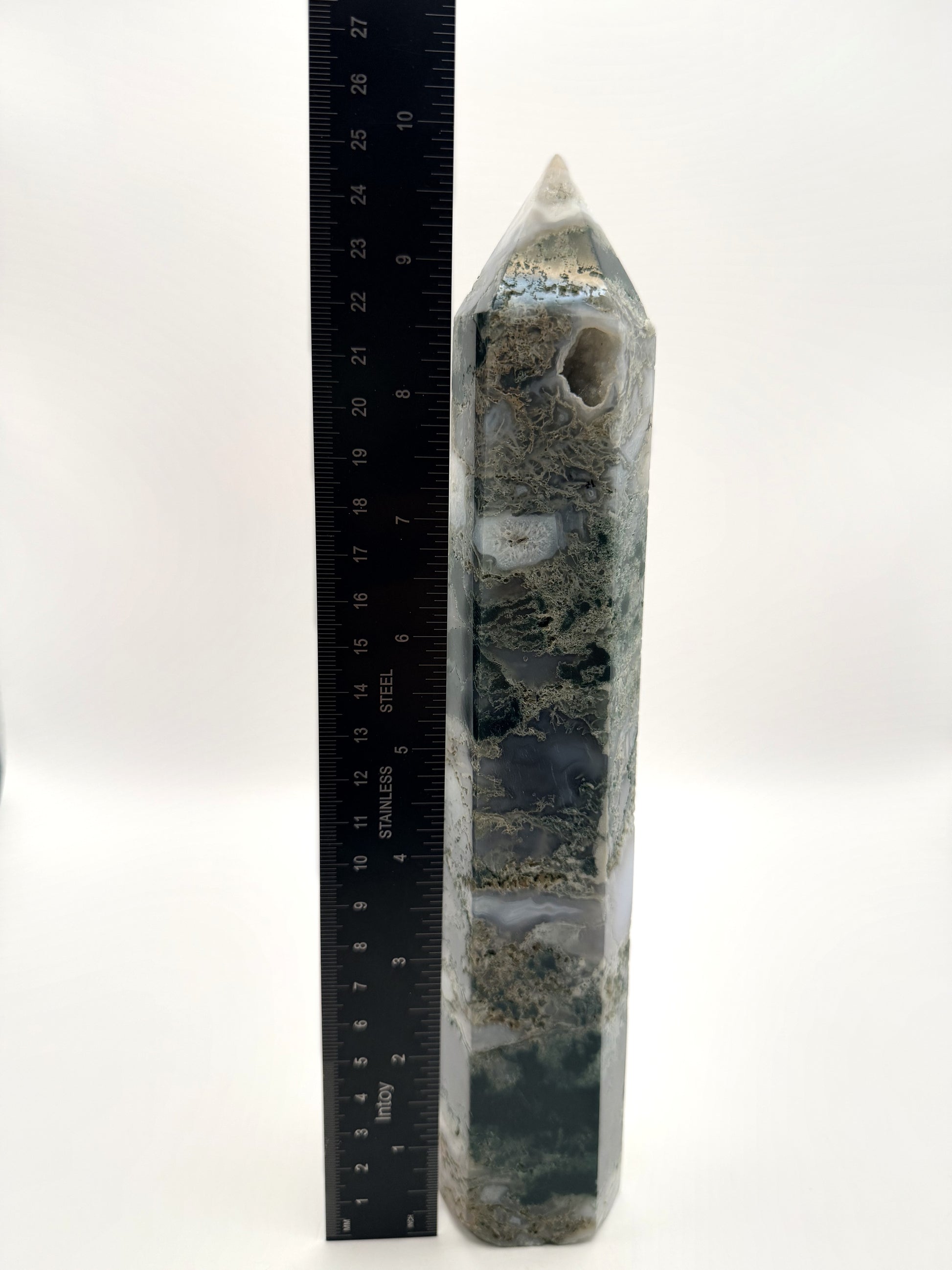 Moss agate tower, green dendritic garden stone