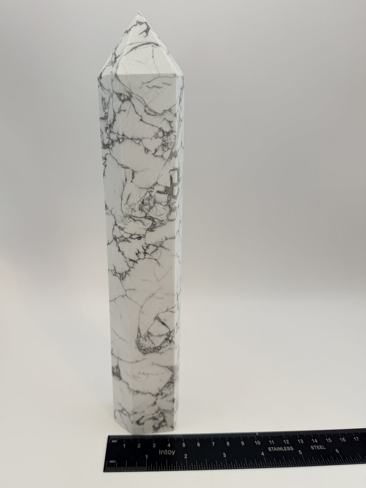 Howlite tower, ruler width