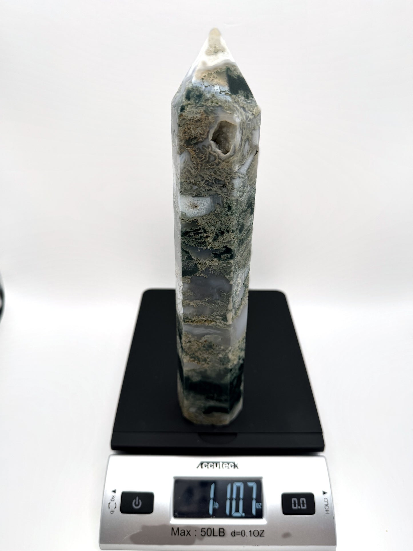 Moss agate tower, green dendritic garden stone