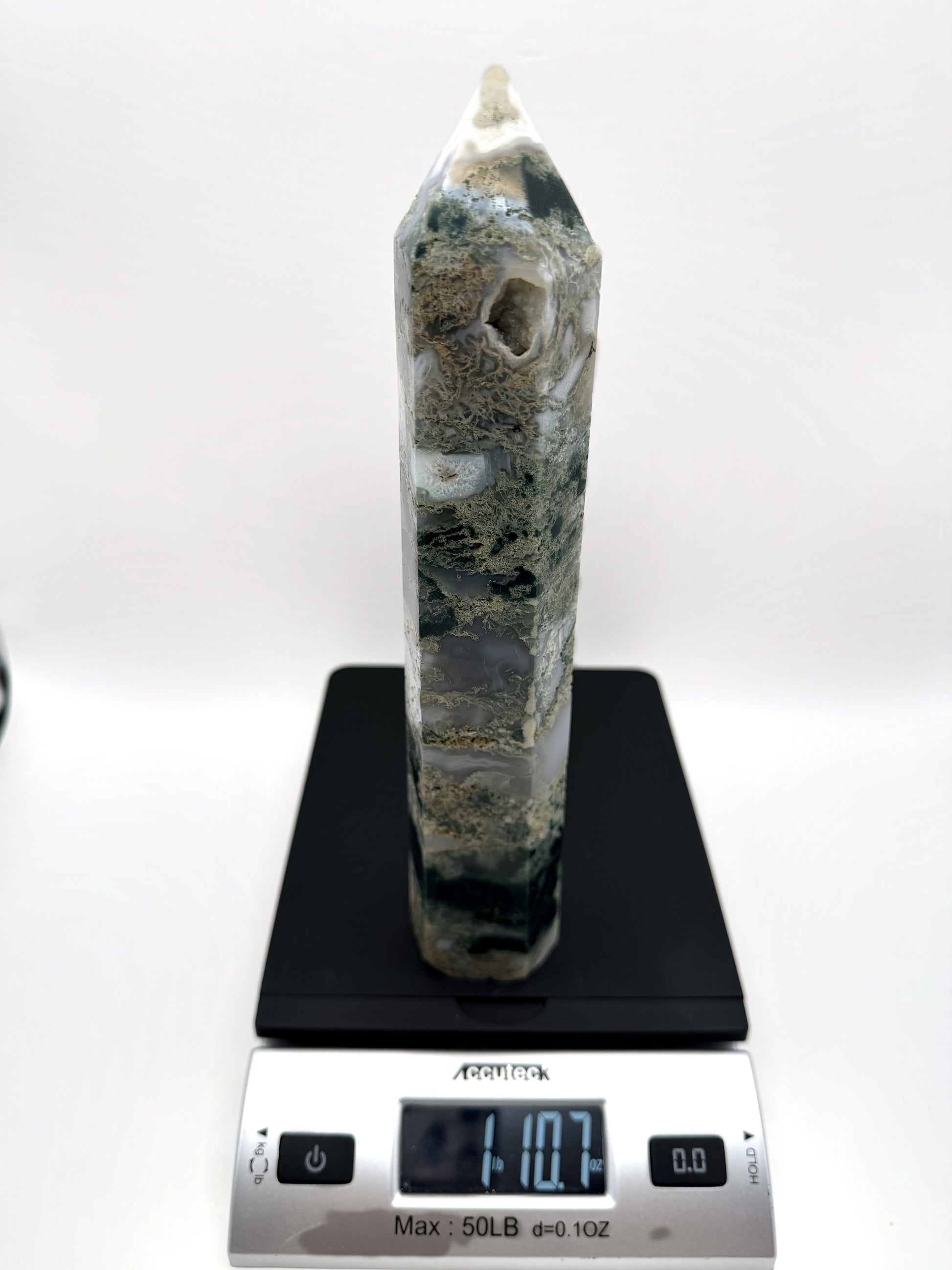 Moss agate tower, green dendritic garden stone