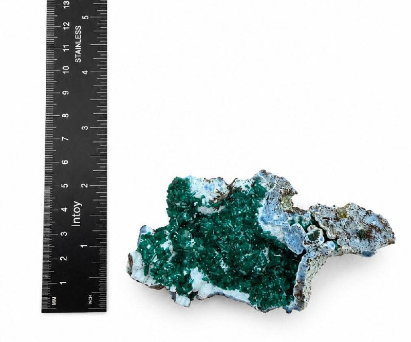 Dioptase plate with ruler showing width