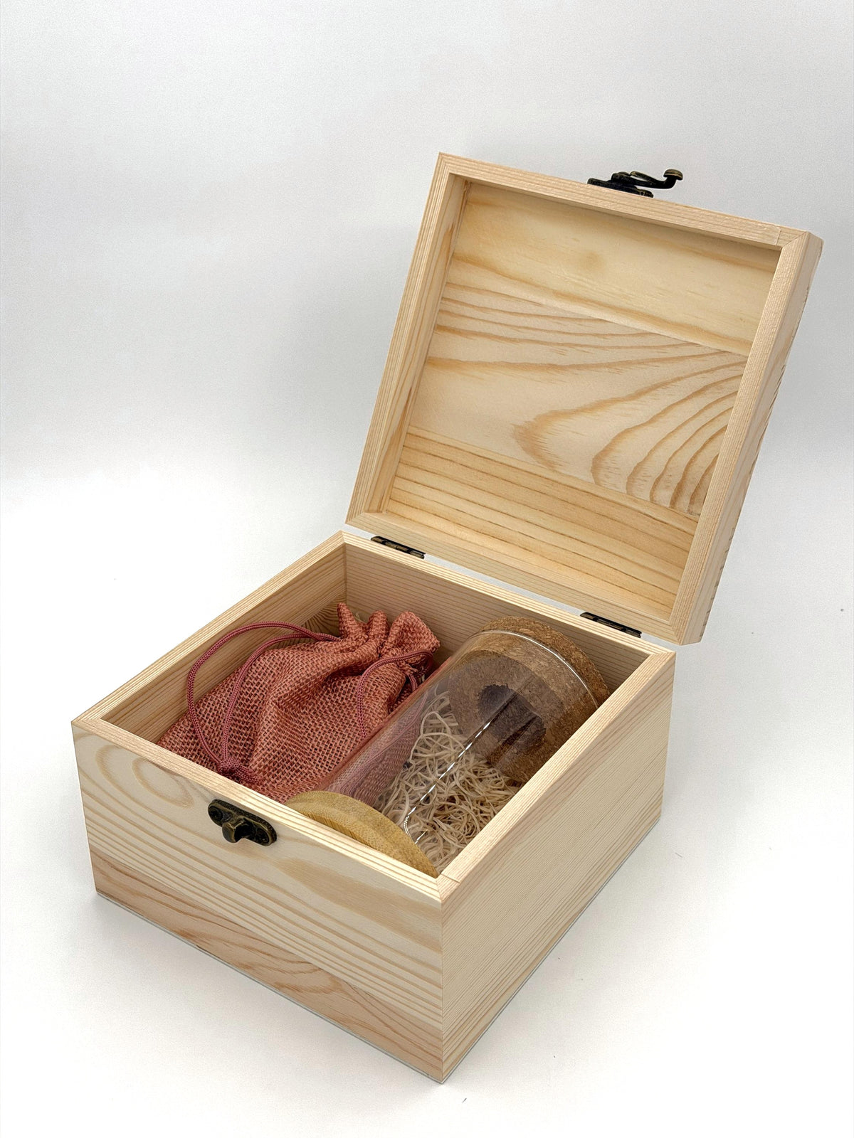 pouch-coral-in-box.jpg