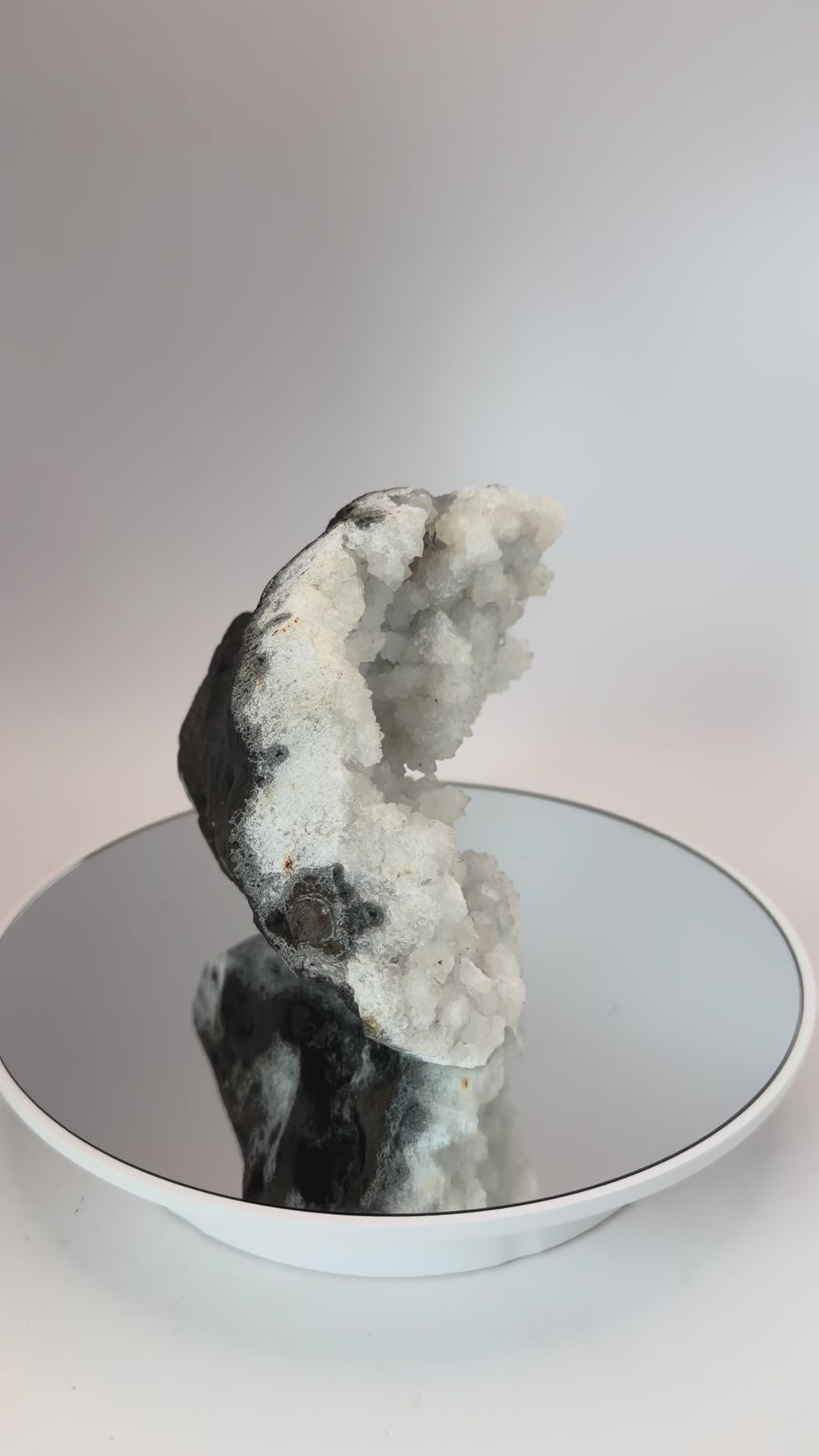 White quartz geode, video