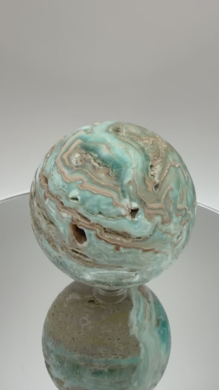 Caribbean calcite sphere video showing blue banding from all angles