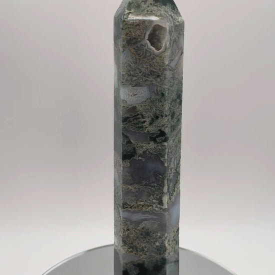 Moss agate tower, green dendritic garden stone
