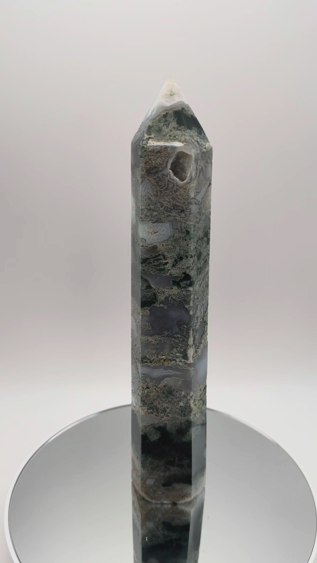 Moss agate tower, green dendritic garden stone